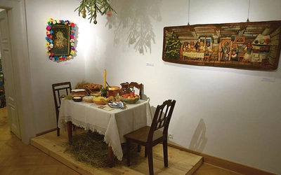	Wigilijna aranżacja w czasie wystawy w muzeum w Przysusze. 