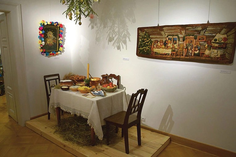 	Wigilijna aranżacja w czasie wystawy w muzeum w Przysusze. 