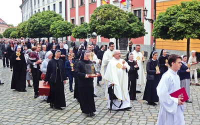 	Archidiecezja wrocławska ułożyła bardzo bogaty program przeżywania tego okresu.