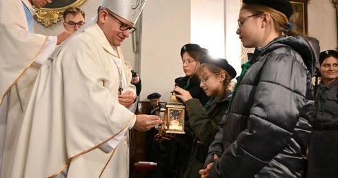 Przekazanie Betlejemskiego Światła Pokoju