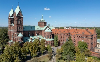 Pójdźmy wszyscy do (panewnickiej) stajenki. Z Wizytą u Franciszkanów