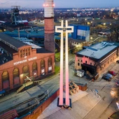 Tam, gdzie przelano krew niewinną. Pod krzyżem przed kopalnią Wujek. Z wizytą w Śląskim Centrum Wolności i Solidarności