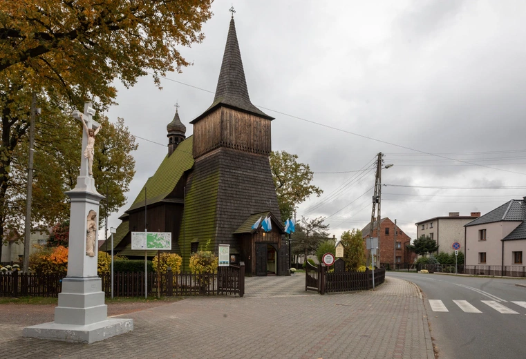 Szlakiem drewnianych kościołów. Z wizytą u św. Mikołaja w Wilczy