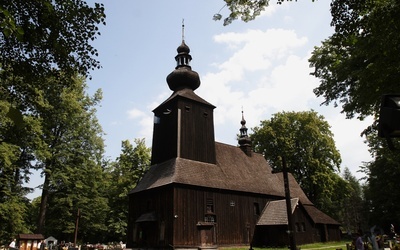 Szlakiem drewnianych kościołów. U św. Marcina w Ćwiklicach