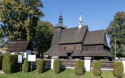 Szlakiem drewnianych kościołów. Z wizytą w Grzawie