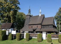 Szlakiem drewnianych kościołów. Z wizytą w Grzawie