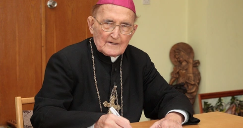 Biskup i szarytka. Upamiętnienie Sprawiedliwych wśród Narodów Świata