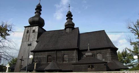 Szlakiem drewnianych kościołów. Z wizytą w Paniowach