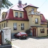 Krzyżowickie Cenacolo z obrazem Madonny w tle