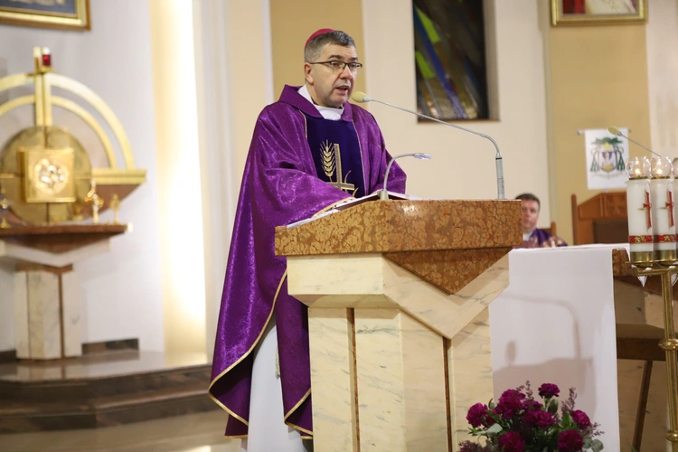 Wspólnota ŁPPM odpowiedziała na prośbę ordynariusza, by modlić się o powołania kapłańskie. Bp Wojciech nie pozostał dłużny i odpowiedział na zaproszenie młodych - obecnością i modlitwą.