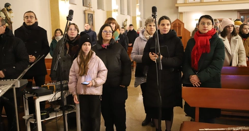 Wieczór miał też pokazać, że wspólnota pielgrzymki jest otwarta na nowych pątników, niezależnie od ich wieku i miejsca zamieszkania.