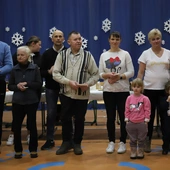 Dla podopiecznych Fundacji Niebo Otwarte takie spotkania są namiastką, a często zastępstwem prawdziwego wigilijnego stołu.