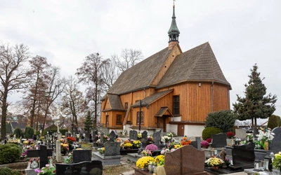 Szlakiem drewnianych kościołów. W Łące, u św. Mikołaja