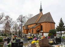 Szlakiem drewnianych kościołów. W Łące, u św. Mikołaja
