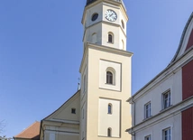 Wszyscy święci balują w niebie.  Z wizytą w kościele Wszystkich Świętych  w Pszczynie