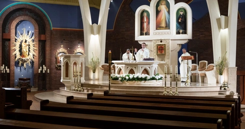 Do Pięknej Madonny w Tychach, po katechezę o Miłosierdziu Bożym