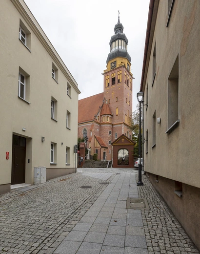 Ze swoimi zmartwieniami do wodzisławskiego Jezusa Frasobliwego. W kościele Wniebowzięcia NMP