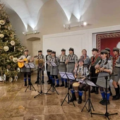 Harcerze z Tarnowskiej Woli niosą Betlejemskie Światło Pokoju