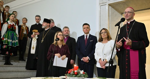 Abp Galbas w kaplicy sejmowej: Kościół powinien z pasją angażować się w politykę