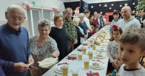 Karty dla powodzian w Trzebieniu i Marciszowie