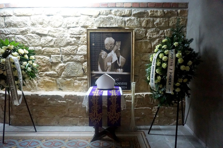 Ks. inf. Konrad Kołodziej spoczął w krypcie katedry 