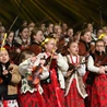 Choinka pod oknem papieskim rozświetlona