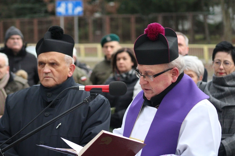 Ciechanów. Upamiętnienie ofiar obozu NKWD