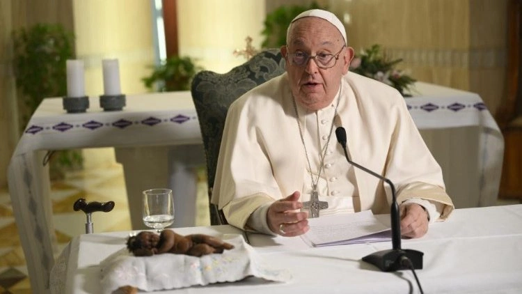 Papież: błogosławmy mamy i wysławiajmy Boga za cud życia