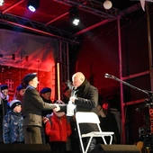 Ruda Śląska. Przekazanie Betlejemskiego Światła Pokoju