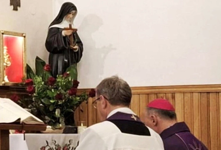 Rocznicowe nabożeństwo poprowadził bp Marek Solarczyk. 