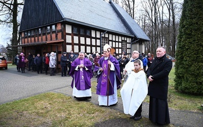 Odnowiony kościół w Raciniewie, nowa dzwonnica w Bińczu