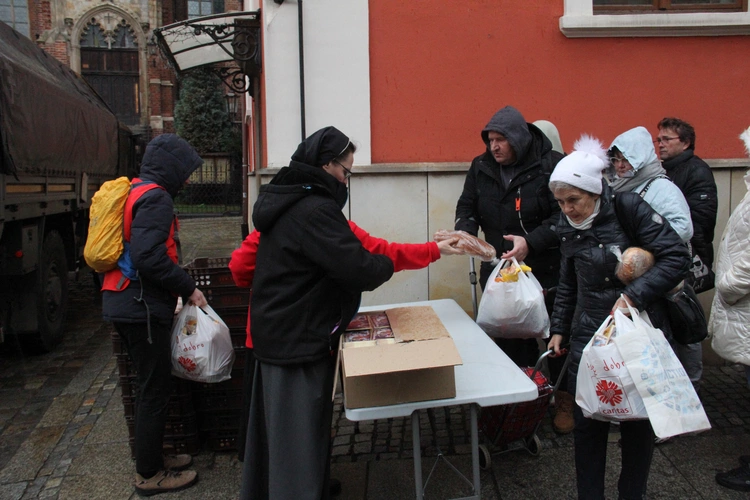Tysiąc paczek na święta dla osób w kryzysie bezdomności 