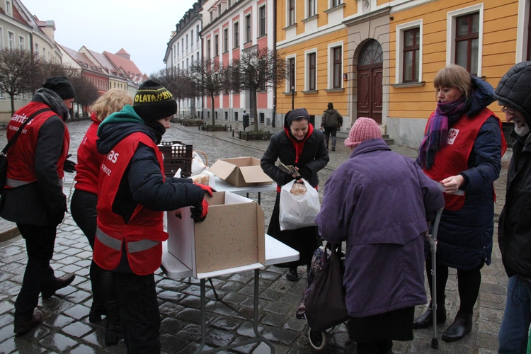 Tysiąc paczek na święta dla osób w kryzysie bezdomności 