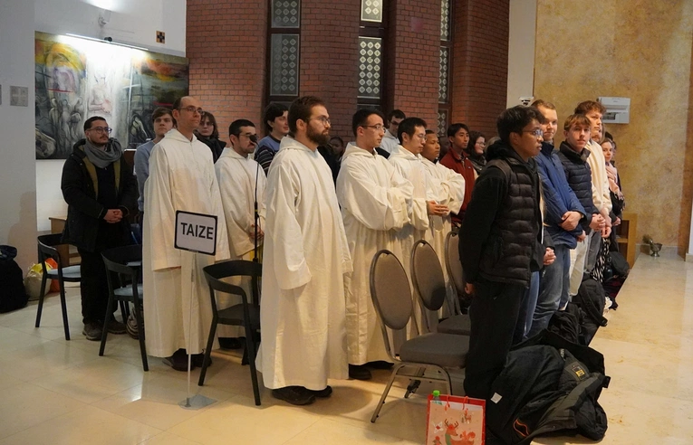Goście z Taizé na wigilijnej wieczerzy i Pasterce we Wrocławiu