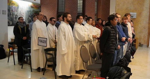 Goście z Taizé na wigilijnej wieczerzy i Pasterce we Wrocławiu