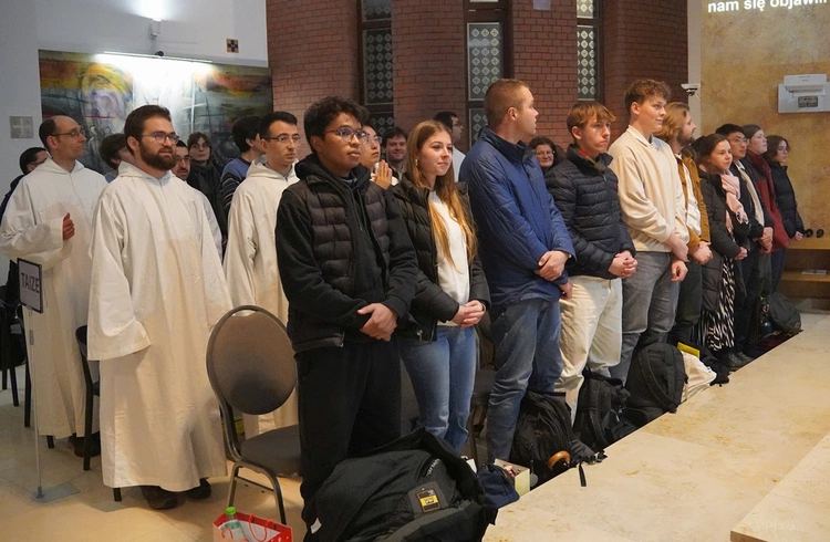 Goście z Taizé na wigilijnej wieczerzy i Pasterce we Wrocławiu