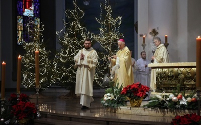 Abp Skworc: Chrystus nieustannie zstępuje z nieba w każdej Eucharystii