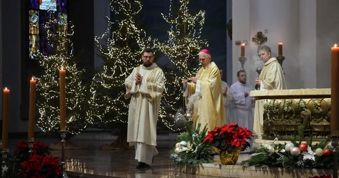 Abp Skworc: Chrystus nieustannie zstępuje z nieba w każdej Eucharystii
