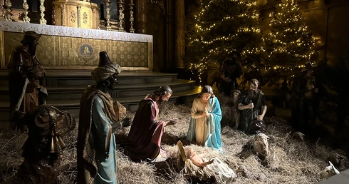 Dzieciątko małe, dajcie Mu chwałę!