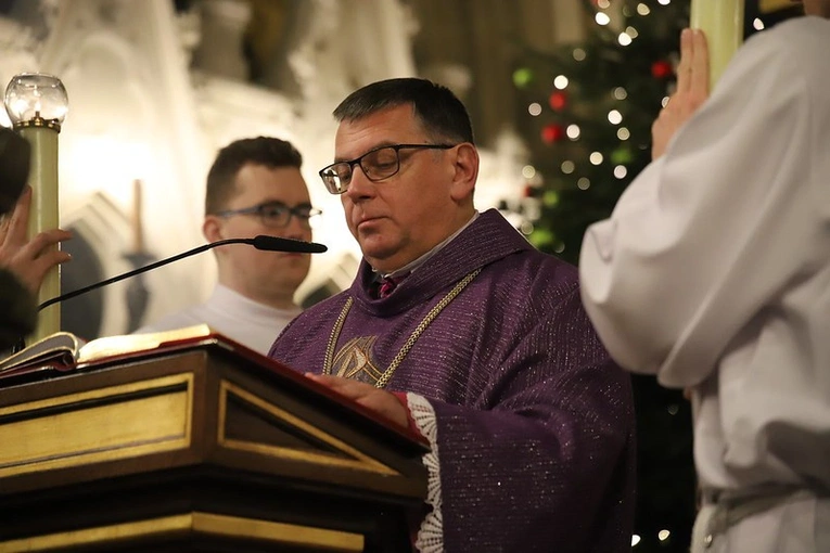 Msza św. żałobna przy trumnie ks. prof. Adama Kubisia