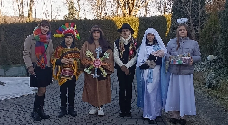 Kolędnicy misyjni w Łąkcie