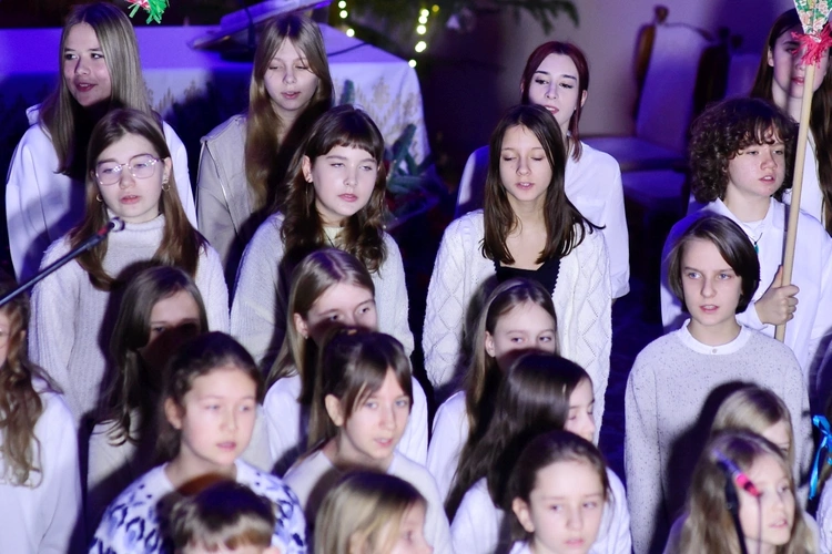 Mrągowo. Koncert kolęd scholi Gang Jezusa