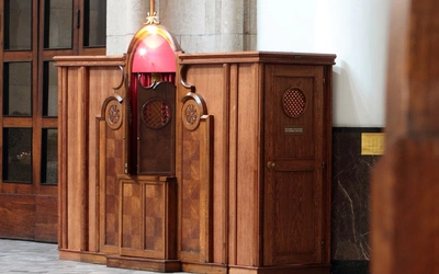 Regens Penitencjarii Apostolskiej: każdy konfesjonał to drzwi święte dla duszy