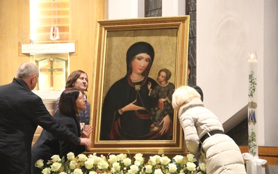 Łososina Dolna. Uroczyste wprowadzenie obrazu Matki Bożej Pocieszenia