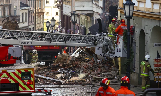 Burmistrz Cieszyna: poszukiwane są dwie osoby z zawalonej kamienicy