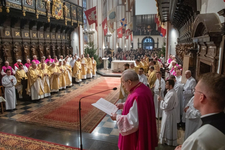 Wręczenie dekretów kustoszom i proboszczom kościołów jubileuszowych