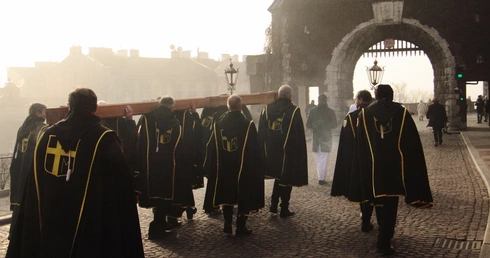 Abp Jędraszewski: Chcemy bronić krzyża od Tatr aż po Bałtyk!