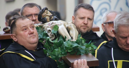 Płock. Za krzyżem w Rok Święty