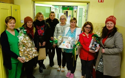 Mali pacjenci opoczyńskiego szpitala otrzymali listy od seniorów