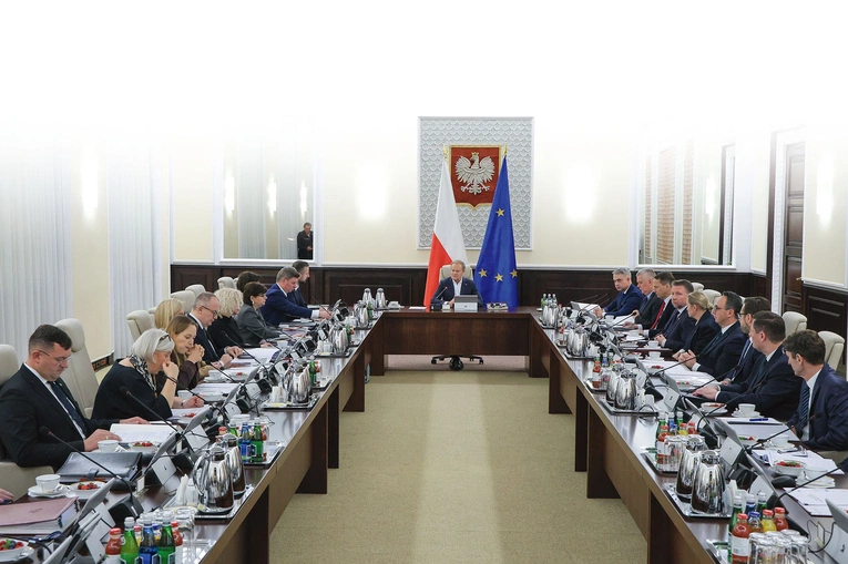 W rządzie Donalda Tuska nie ma ani jednego ministra, którego po roku pełnienia funkcji można by pochwalić.